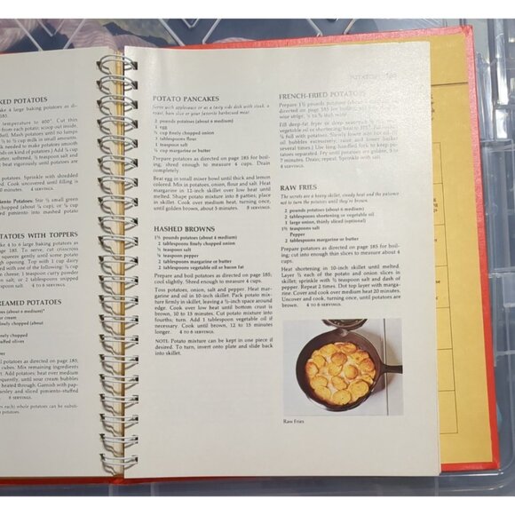 Betty Crockers Cookbook 1983 Tenth Printing Golden Press Spiral Hardcover Recipe - Picture 8 of 11